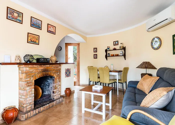 Pons Bosch 2 Bedroom House, Hébergement de vacances Cala Blanca (Menorca)