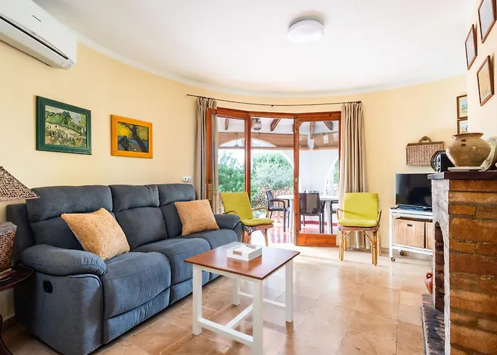 Pons Bosch 2 Bedroom House, * Cala Blanca (Menorca)