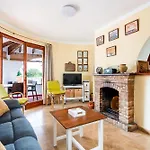 Pons Bosch 2 Bedroom House,