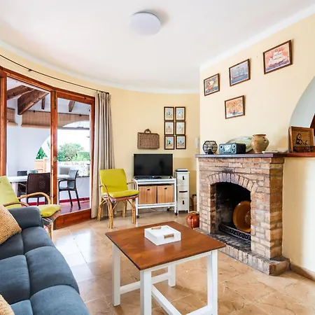 Pons Bosch 2 Bedroom House,